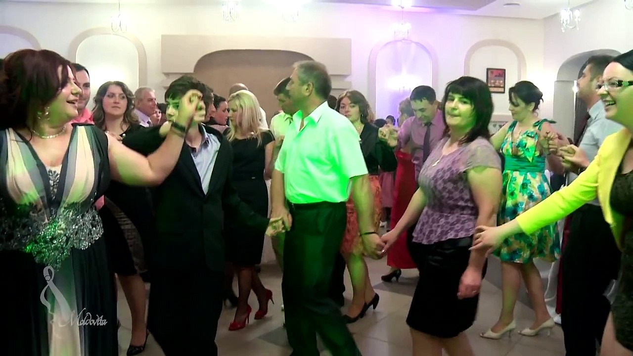 Am fost la nunta in Falticeni noi cei din Formatia Moldovita(Haide hai cu Doamne ajuta)