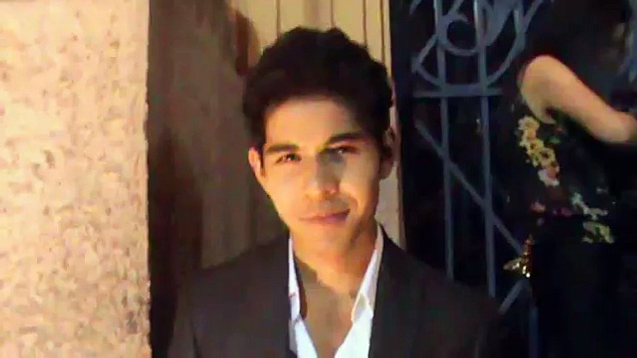 KRISTYAN FERRER - SALUDOS - PRENSAESCENARIO