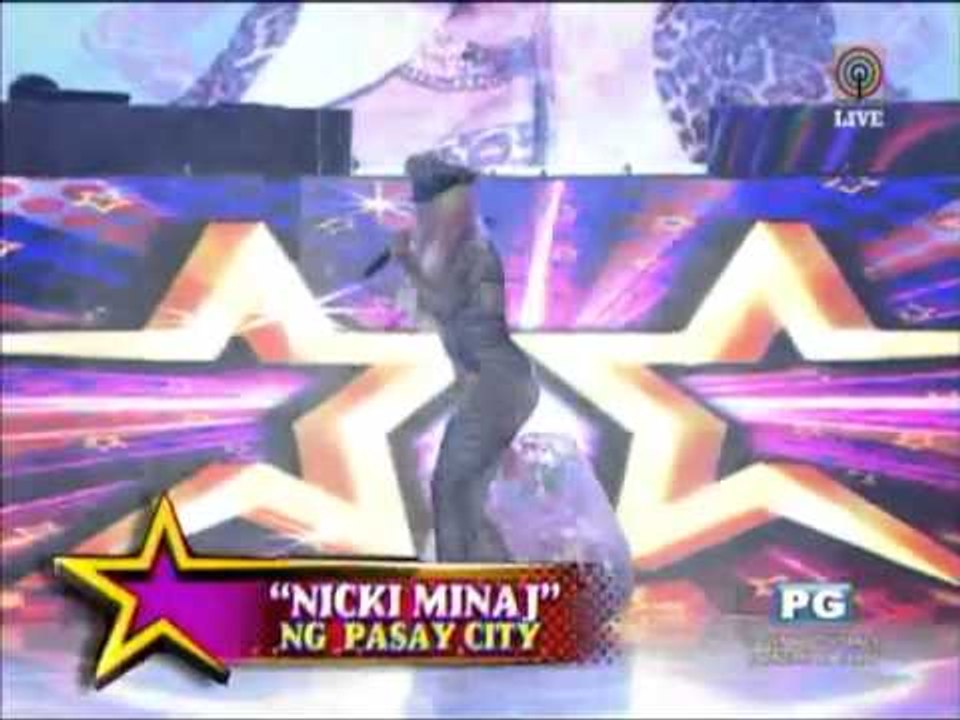 Nicki Minaj look alike falls on stage