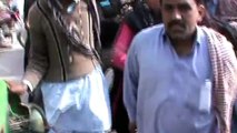 پنجاب میں کالی وردی والوں کے کالے کارنامے : جام پور میں طاقت کے نشے میں چور پولیس افسر کا بزرگ شہری