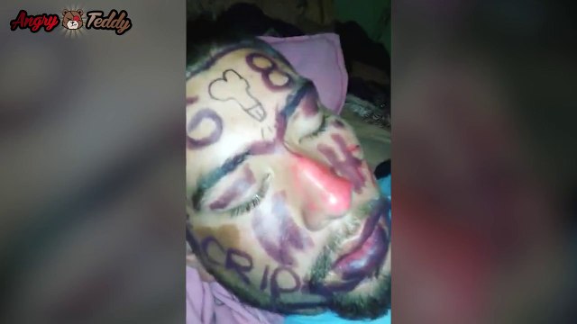 Un mec bourré, violé aux marqueurs par ses amis pendant qu'il comate ...