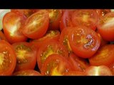 astuce : couper facilement les tomates cerises (rapide et facile)