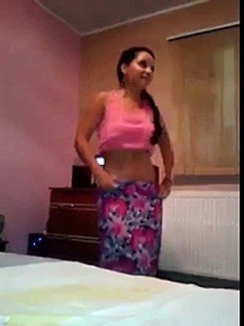 Arap Kızının Evde Harika Göbek Şov..!!