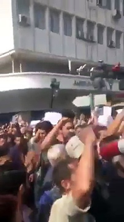 حصري شارع الحبيب بورقيبة  الأن : اول فيديو من الوقفة...البترول استحقاق يا عصابة السراق