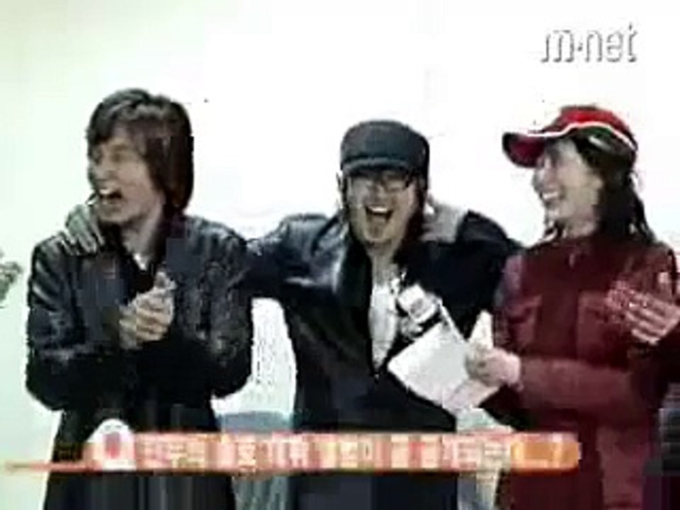 Shinhwa - Eric being Minwoo's bodyguard