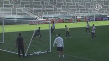 Love faz belo gol de letra em treino na Arena Corinthians