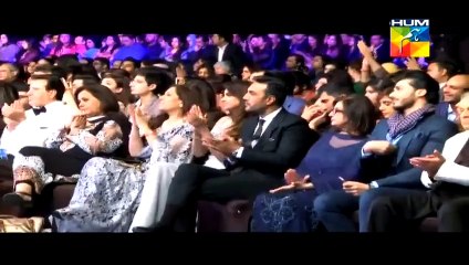 Check the Reaction of Mahira Khan When Saba Qamar Won Best Actress Award @ Hum Tv Awards