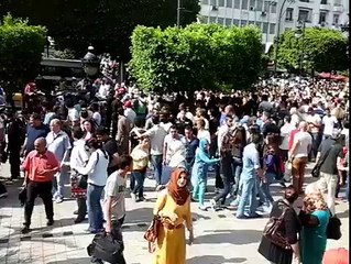 عاجل الأن : البوليس يعتدي على المتظاهرين.. ويمنعهم من تنظيم الصفوف..