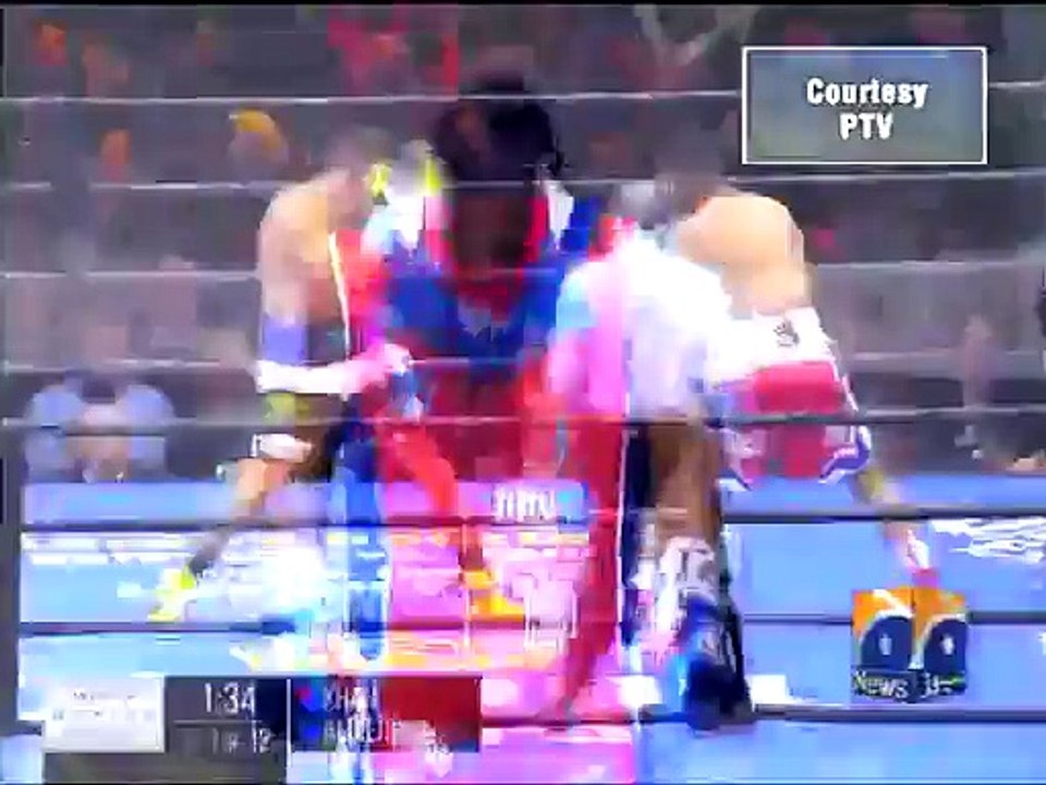 Amir Khan beats Chris Algieri -short video