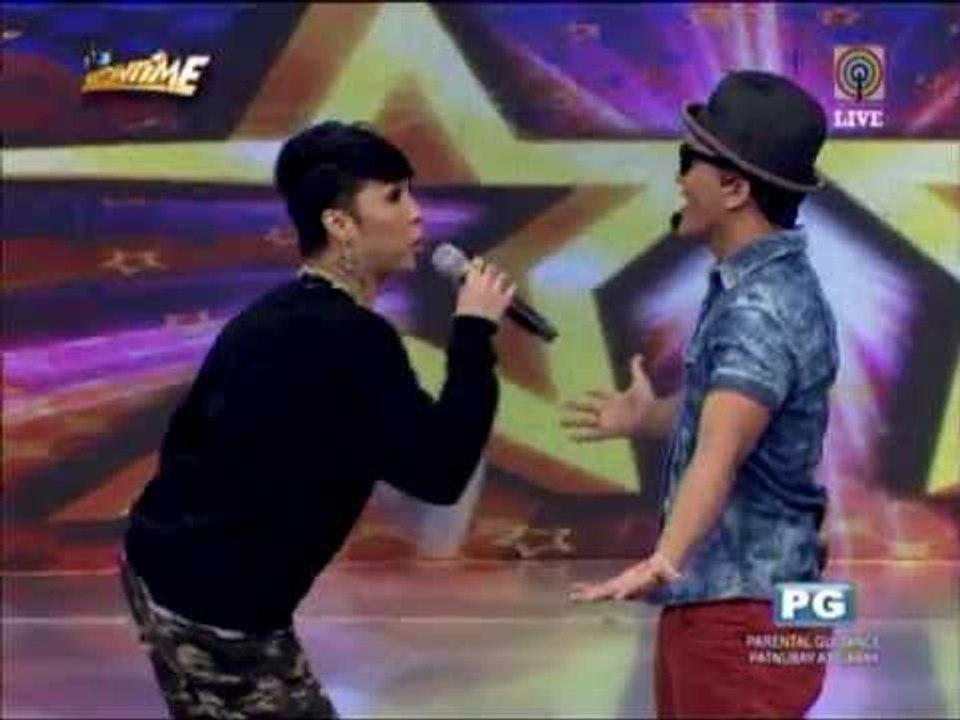 'Bruno Mars' dances to 'Whoops Kiri'