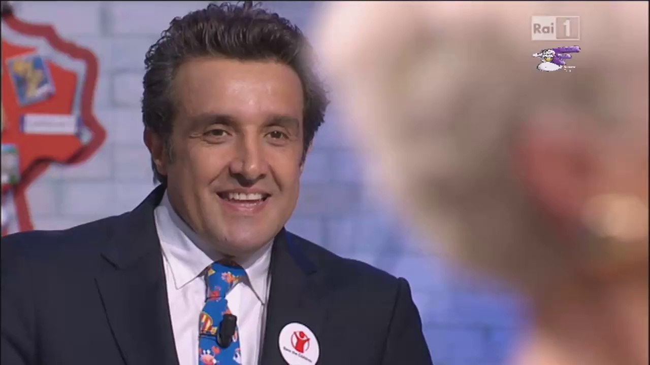 La concorrente di Affari Tuoi non si decide...gag di Flavio Insinna
