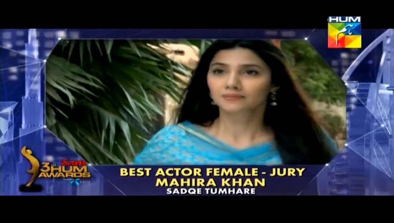 Check Out Mahira Khan's Reaction When Saba Qamar Won Best Actress Award @ Hum Tv Awards