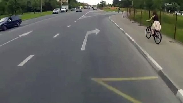 Hot Girl Loses Her Skirt While Riding a Bicycle