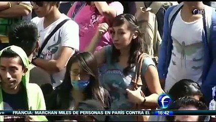 Mujeres y hombres viajan en calzones en el Metro de la Ciudad de México 13 Enero 2013