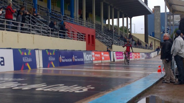 Paris-Roubaix Espoirs 2015 : L'arrivée victorieuse de Lukas Splenger