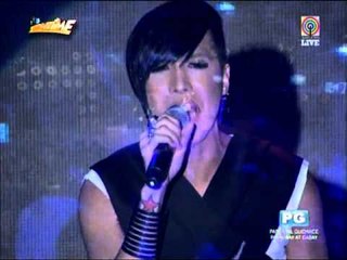 Télécharger la video: Vice Ganda sings 'Dahil Mahal Na Mahal Kita'