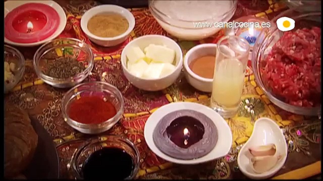 Cocina árabe Receta de Malfoof (Hojas de repollo rellenas de carne y arroz)