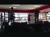 Pelea entre boxeador  de 15 años y peleador callejero de 20 años.