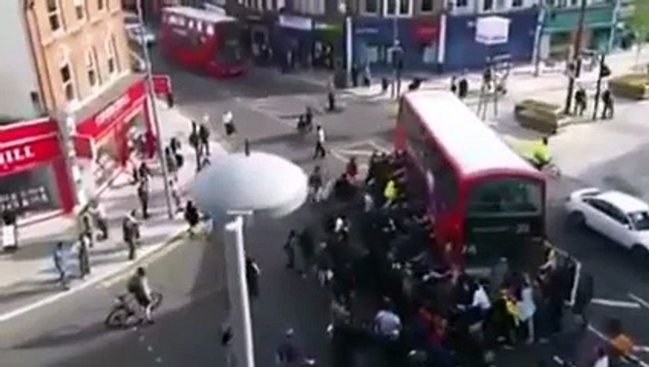 LONDON'S PEOPLE TO LIFT THE BUS OFF CYCLISTS CRUSHED LEG IN Walthamstow