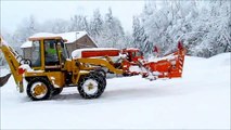 Spazzaneve in azione per la neve record in Abruzzo e nelle Marche (febbraio 2012, Valle Castellana)
