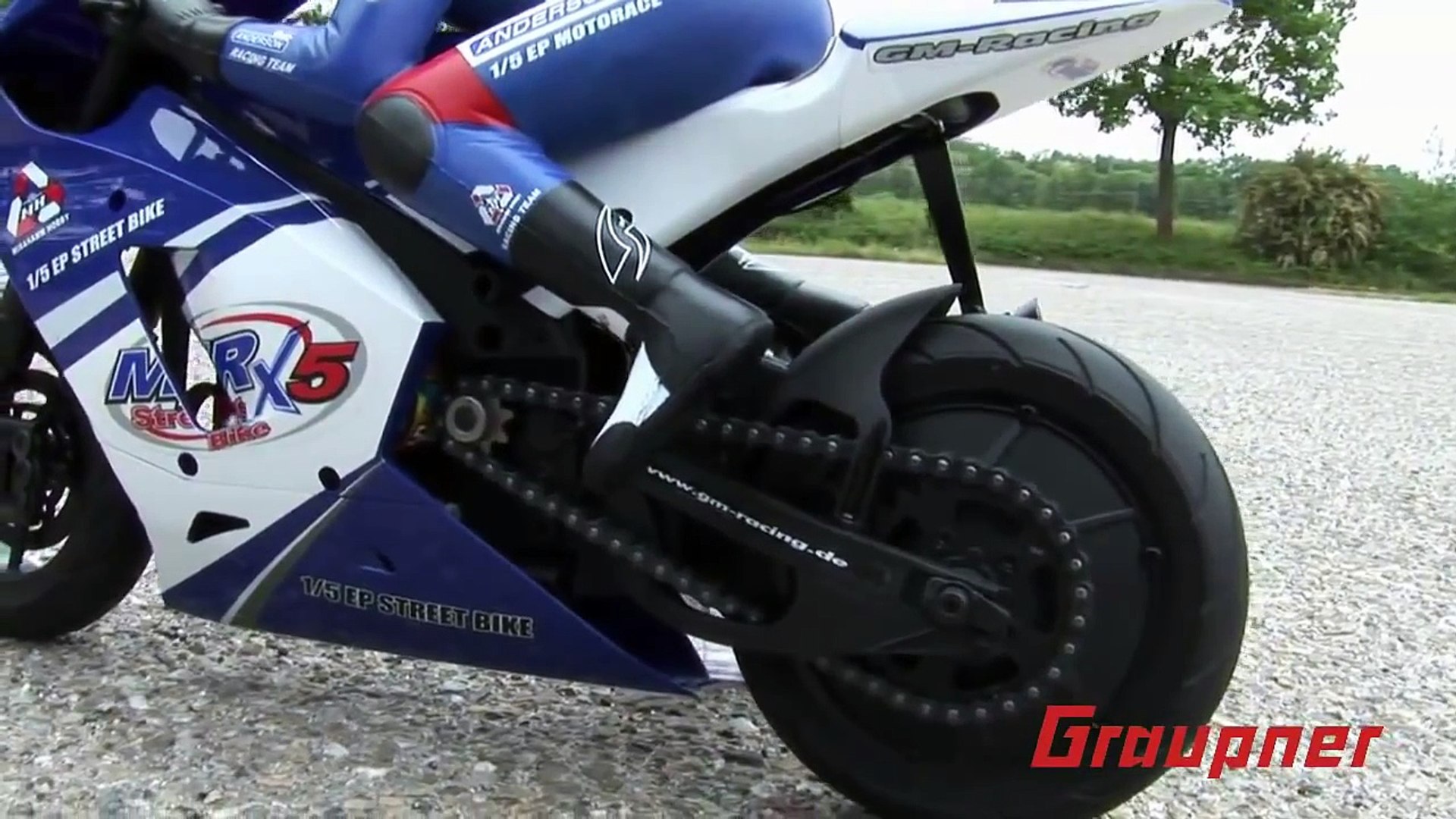 Graupner MRX5 Street Bike 1:5 RC Elektro Motorrad 2.4 GHz RTR - video  Dailymotion