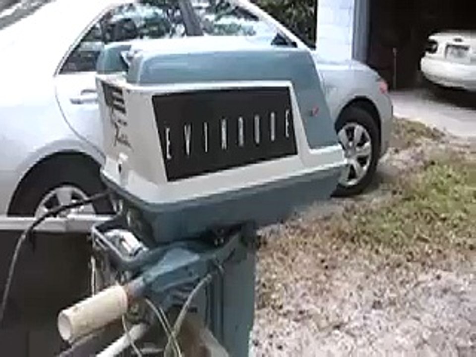 Running antique outboard 1960 Evinrude on Feathercraft boat