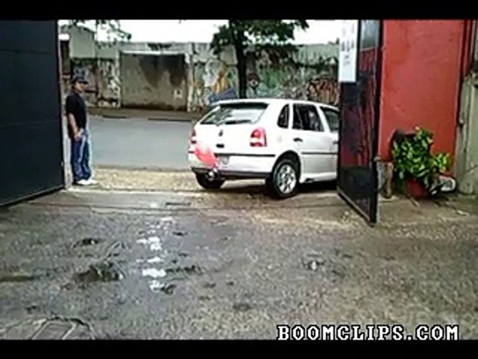 Balloon Parking Sensor -funny clip