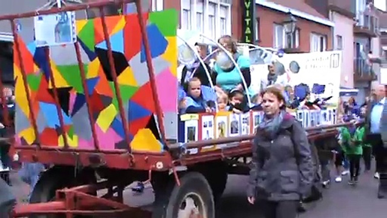 75 ans St Henri Comines - Cortège 02