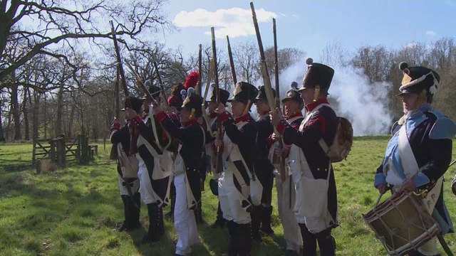 Des figurants s'entraînent en Angleterre pour le bicentenaire de la Bataille de Waterloo
