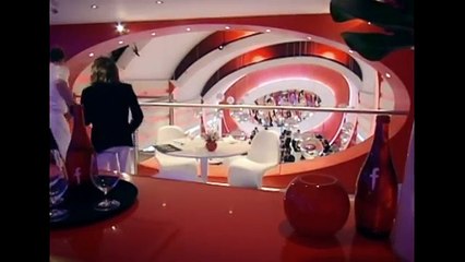 Joan Collins makes an Omelette - Gordon Ramsay