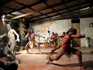 VAENGA TEAO - the best HOKO dancer from Rapa Nui 01 - Wow! Wow! Those predator motions! Super video!