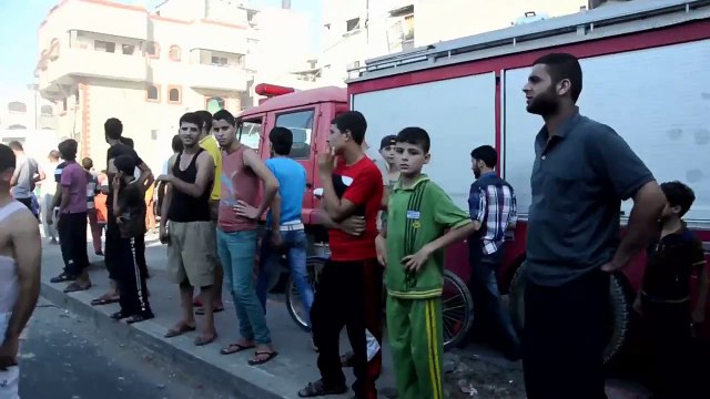 ロケット弾が住居ビルに命中した瞬間、ガザ　Video shows Israel rocket attack moment of impact in Gaza