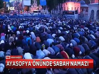 Ayasofya önünde 'Seccadeni al da gel' duyurusu ile sabah namazı kıldılar