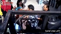 لحظة صفع شرطي لفتاة و إحتجاج نشطاء حملة وينو البترول على الواقعة