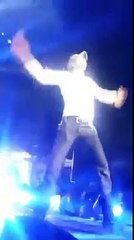 Un dron hirió a Enrique Iglesias en pleno concierto