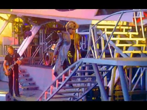 Tina Turner We Don't Need Another Hero LIVE