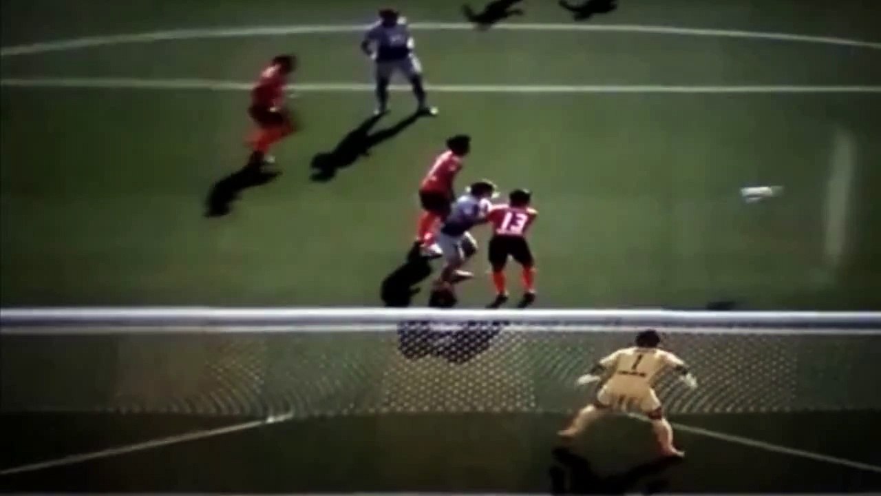 Japanese goalie makes a brilliantly acrobatic improvised scorpion kick save