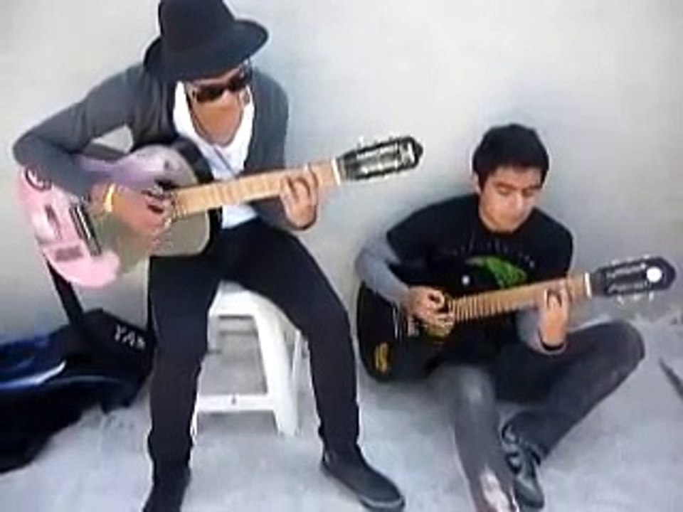 Labios Rotos--cover O_o (musica de comedor)