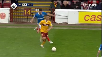 مشجع يعتدي على لاعب  رينجرز