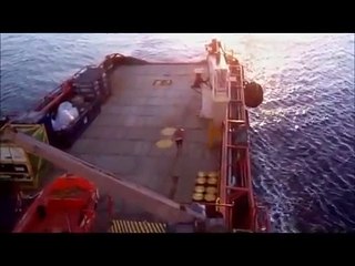 Big seas ahead of Tropical Cyclone Rusty