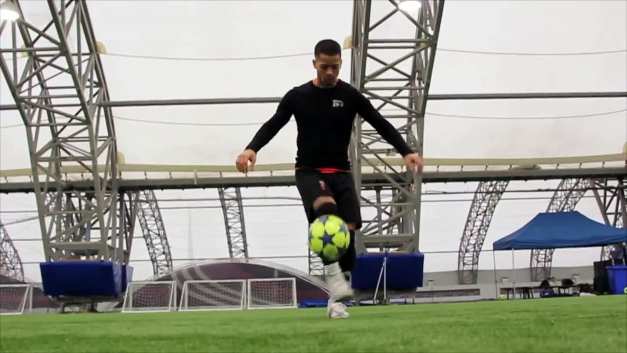 Amazing Football Skill - The Hip-Flick - F2 Tic-Tac