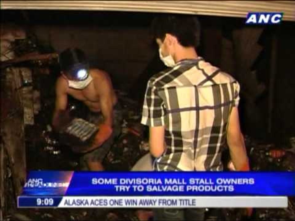 Divisoria Mall stall owners try to salvage products