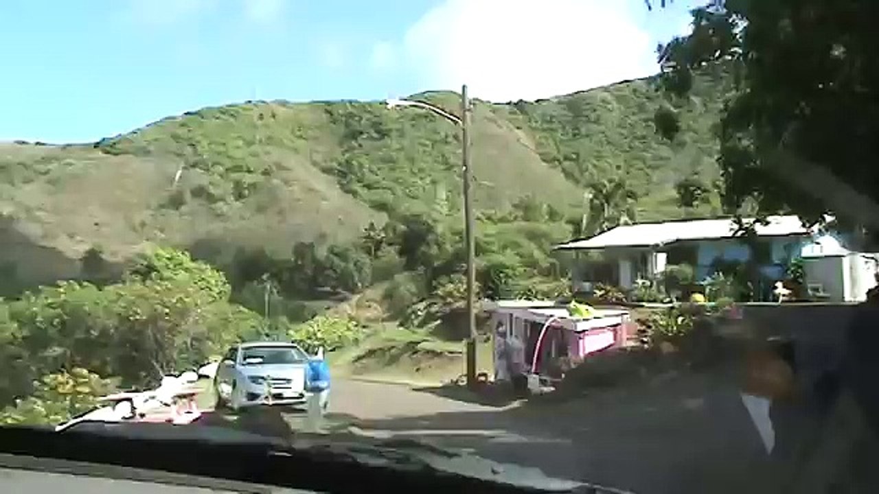 Driving Wild One Lane Kahekili "Highway" 340 on Maui Hawaii