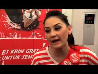 Mona Ratuliu Bahagiakan Keluarga dengan Ice Cream