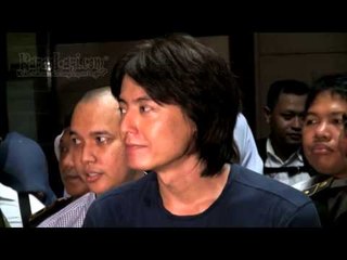 Sakaw, Roger Danuarta Suka Pukul Tembok