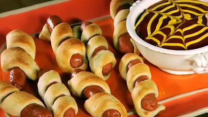 Halloween Recipes: Mummy Dogs