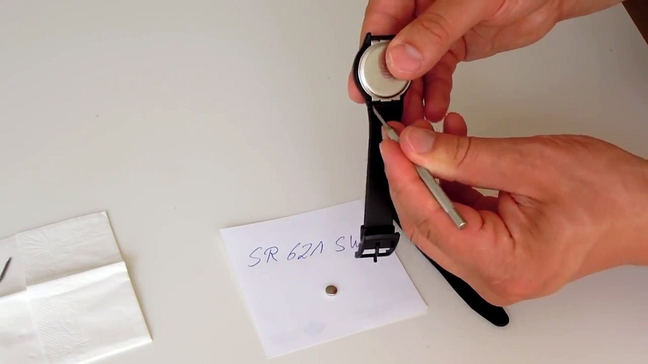 Batterie wechseln einer analogen Casio Armbanduhr Batteriewechsel
