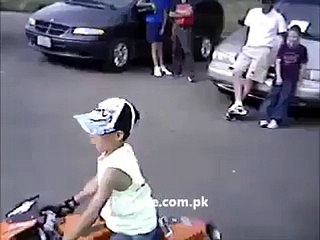 Amazing One Wheeling by little boy