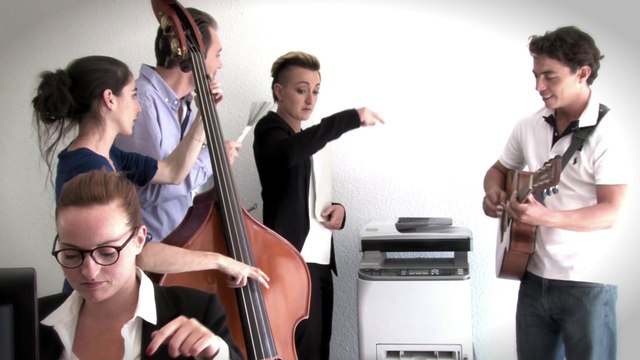 LYA : Des Buzz et des Booms