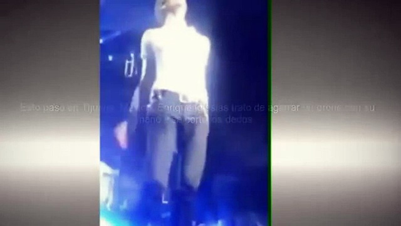 Enrique Iglesias s'entaille la main sur un drone pendant un concert au Mexique